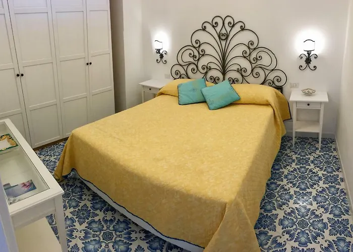 Il Porto Casa Tatil Evi Capri